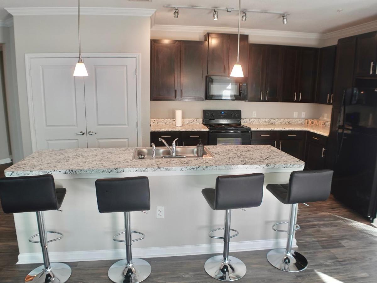 Charleston Apartments Luaran gambar